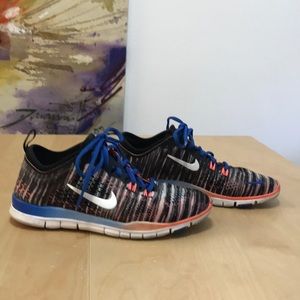 Nike sneakers for woman